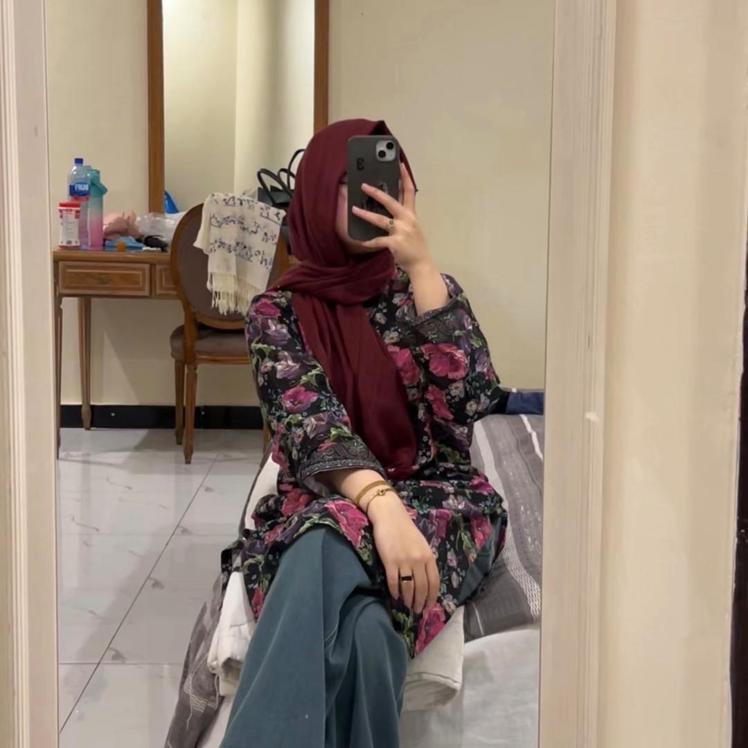 Zunaira — content creator on Collabscafe